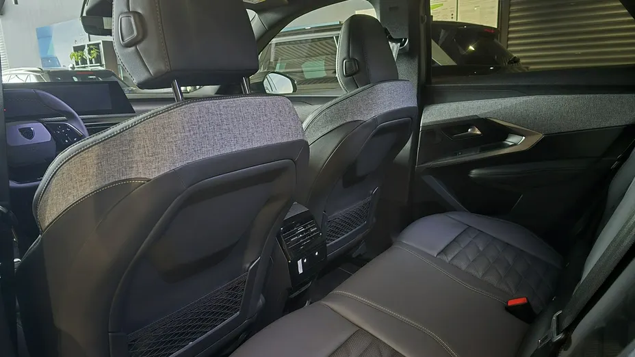 PEUGEOT 3008 -