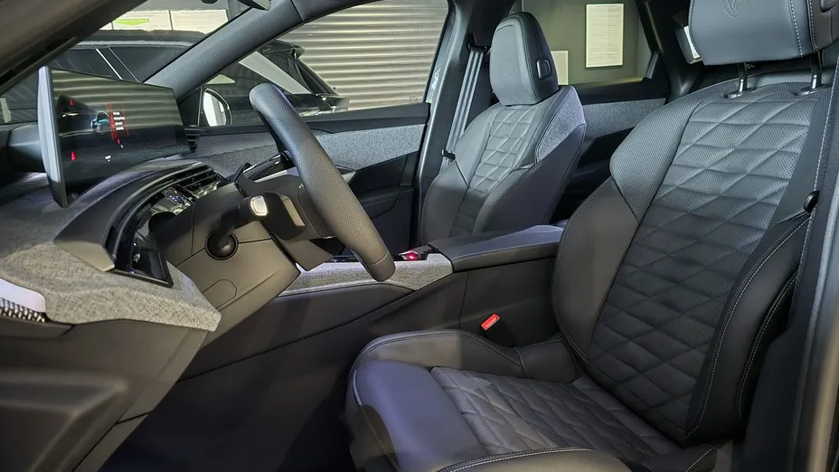 PEUGEOT 3008 -