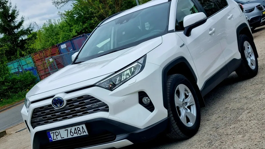 TOYOTA RAV4 -
