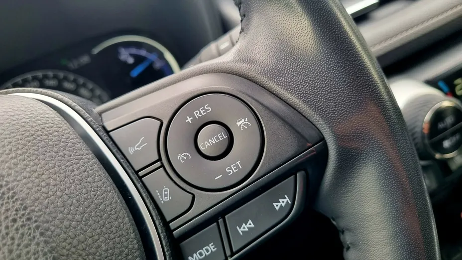 TOYOTA RAV4 -
