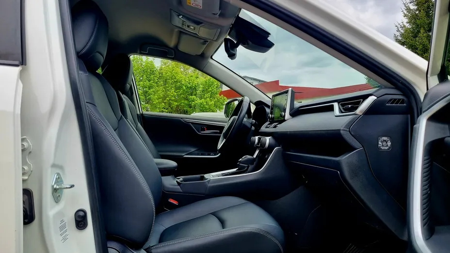 TOYOTA RAV4 -