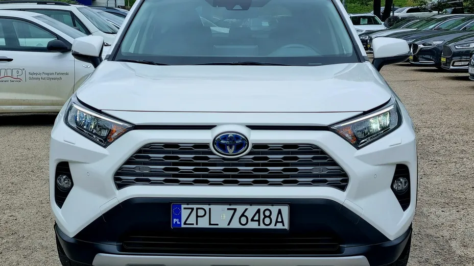 TOYOTA RAV4 -
