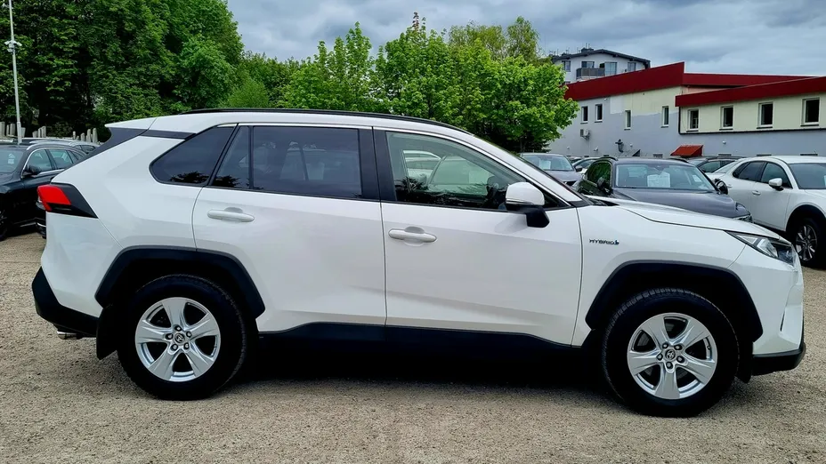 TOYOTA RAV4 -