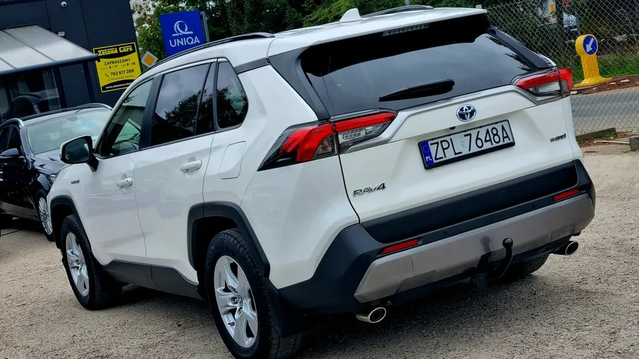 TOYOTA RAV4 -