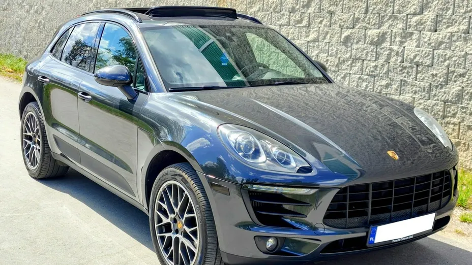 PORSCHE Macan -