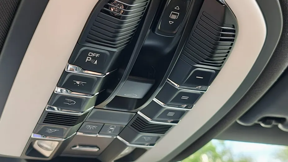 PORSCHE Macan -
