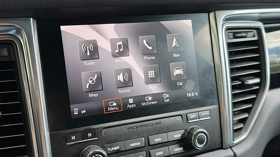 PORSCHE Macan -