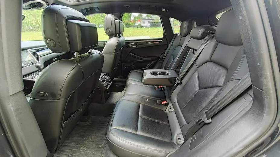 PORSCHE Macan -