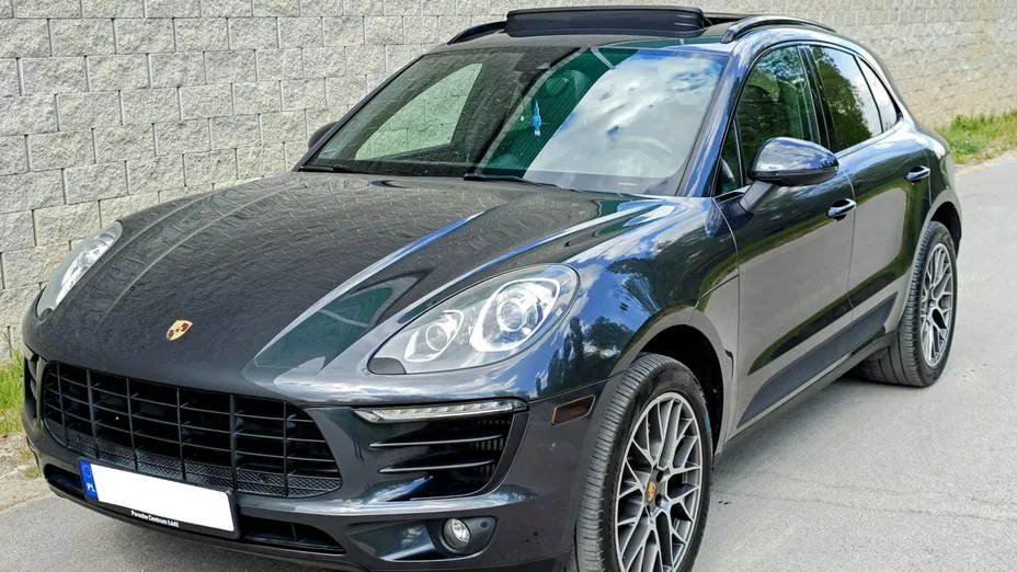 PORSCHE Macan -