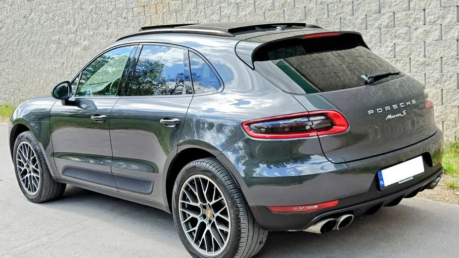 PORSCHE Macan -