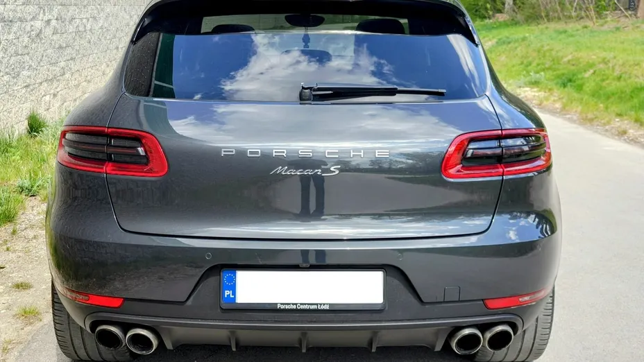 PORSCHE Macan -