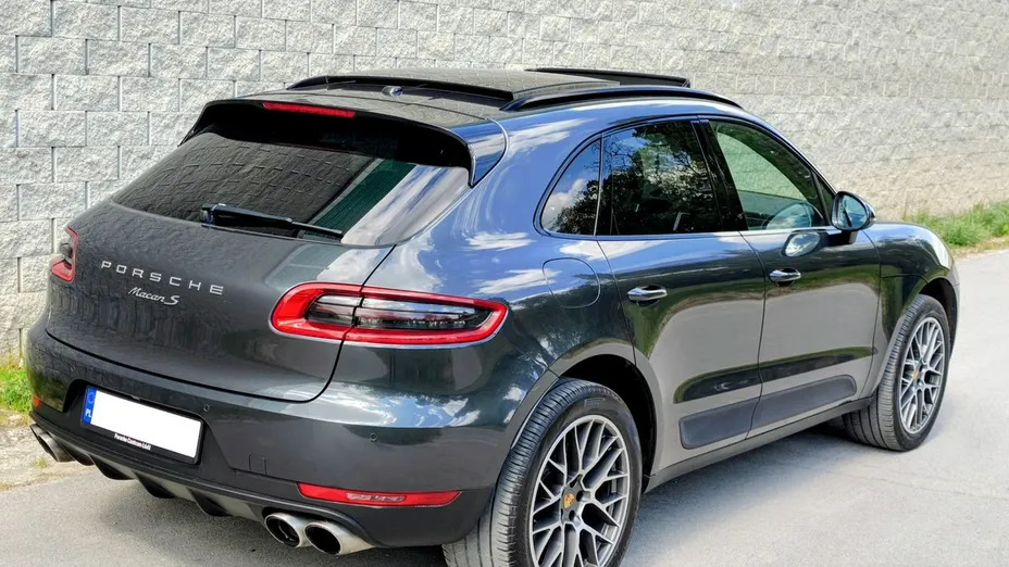 PORSCHE Macan -
