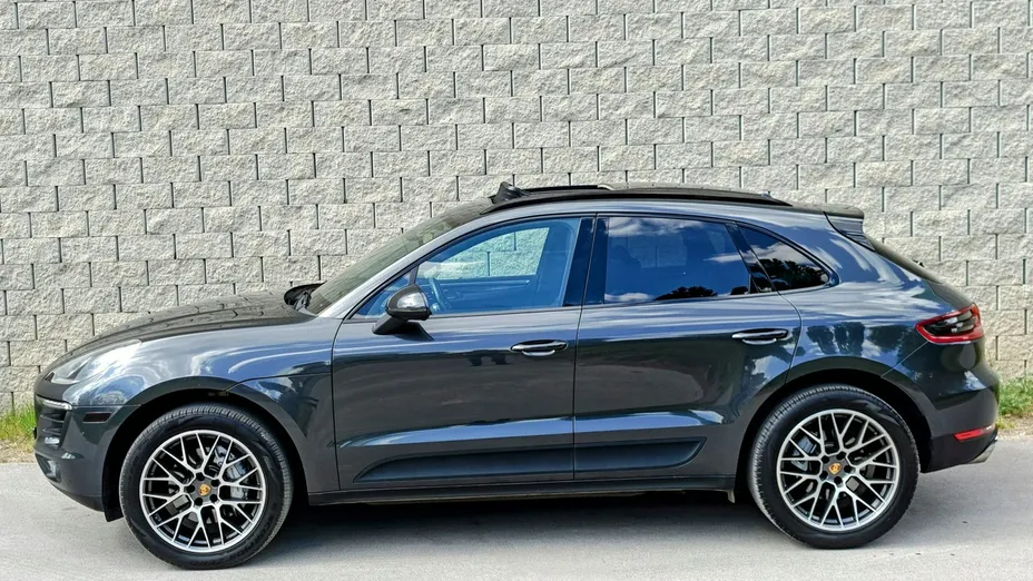 PORSCHE Macan -