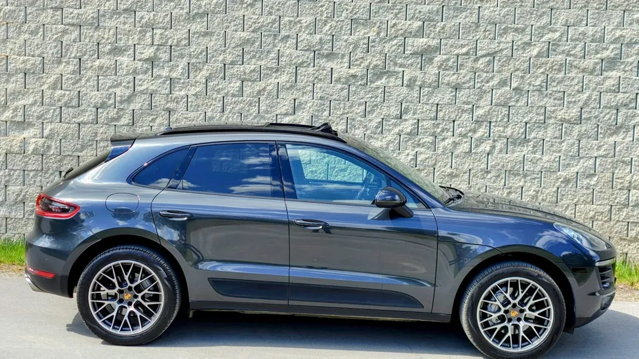 PORSCHE Macan -