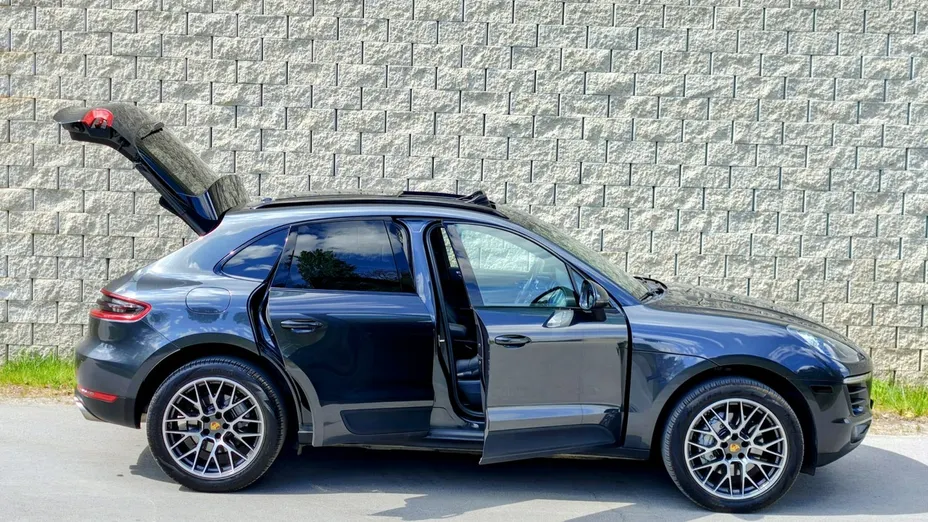 PORSCHE Macan -