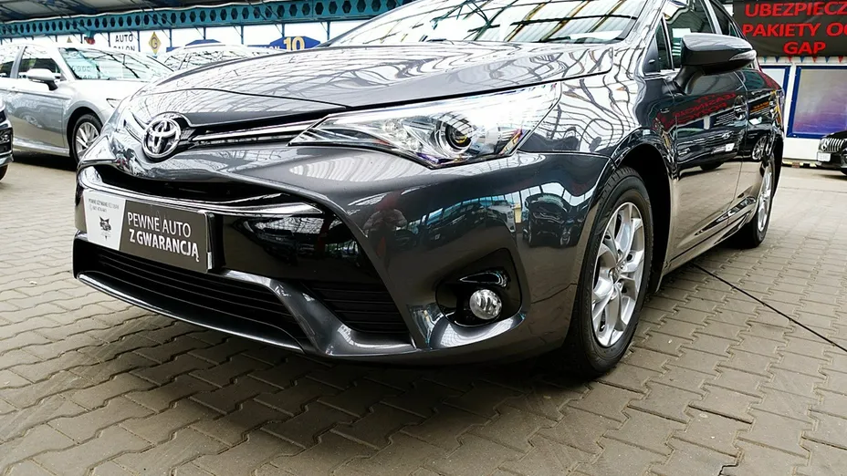 TOYOTA Avensis -