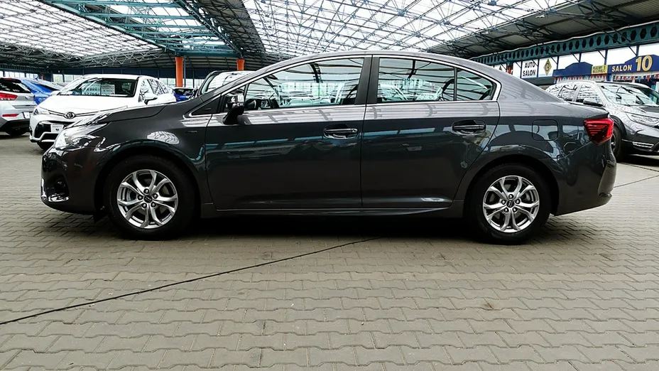 TOYOTA Avensis -