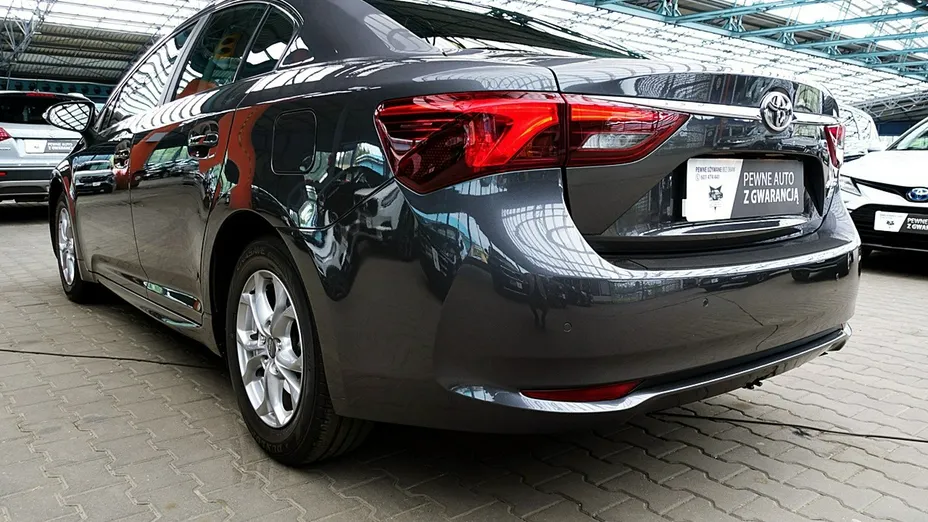 TOYOTA Avensis -
