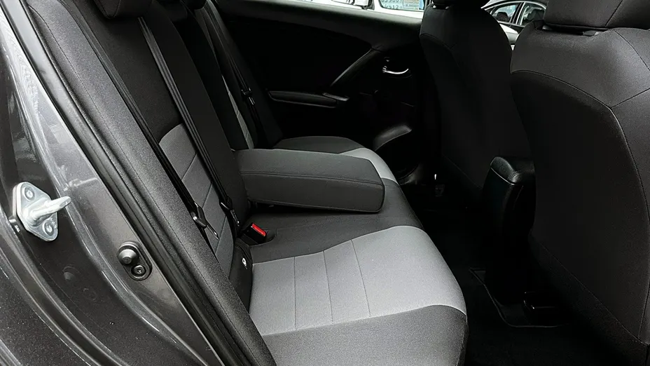 TOYOTA Avensis -