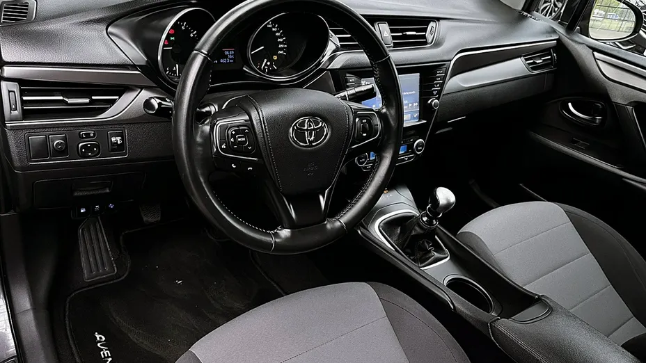 TOYOTA Avensis -