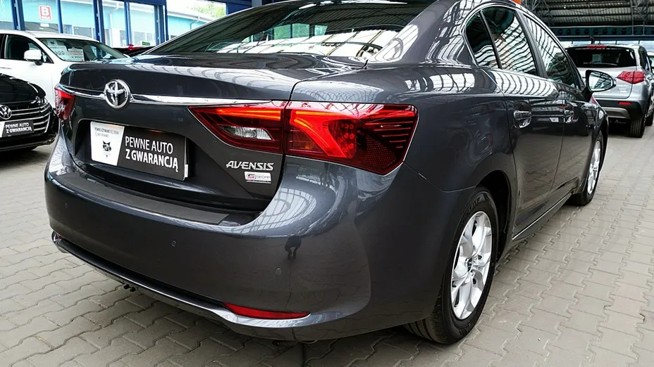 TOYOTA Avensis -