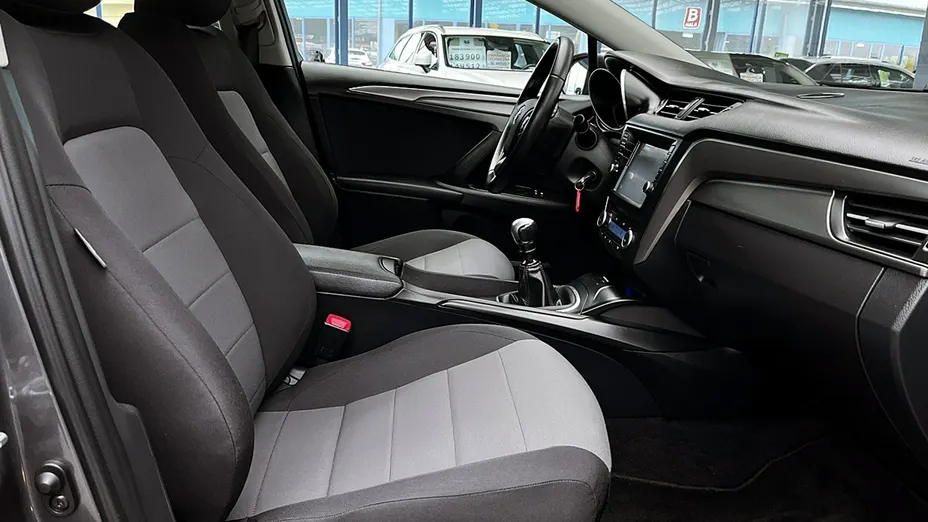 TOYOTA Avensis -