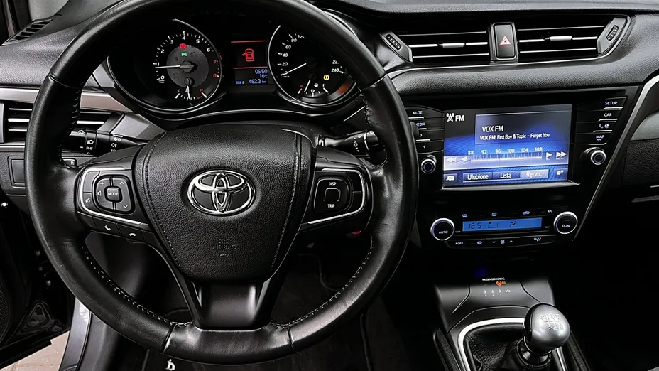 TOYOTA Avensis -