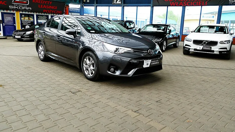 TOYOTA Avensis -