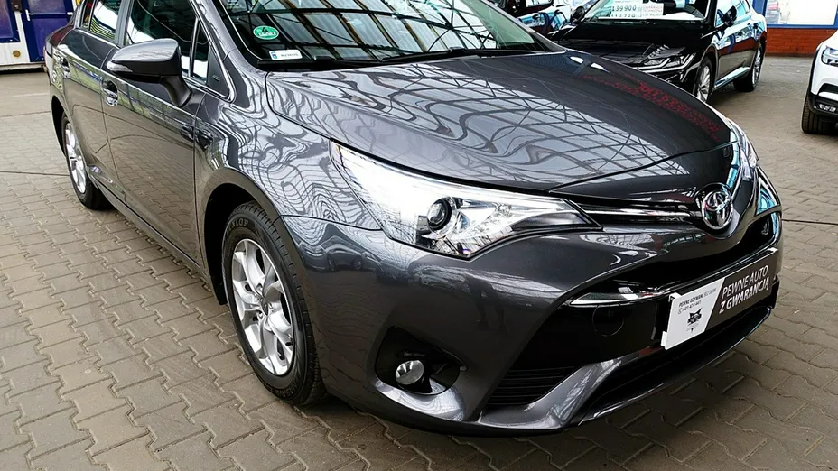 TOYOTA Avensis -