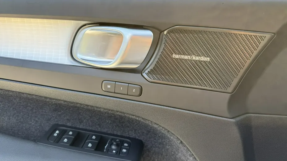 VOLVO XC40 -