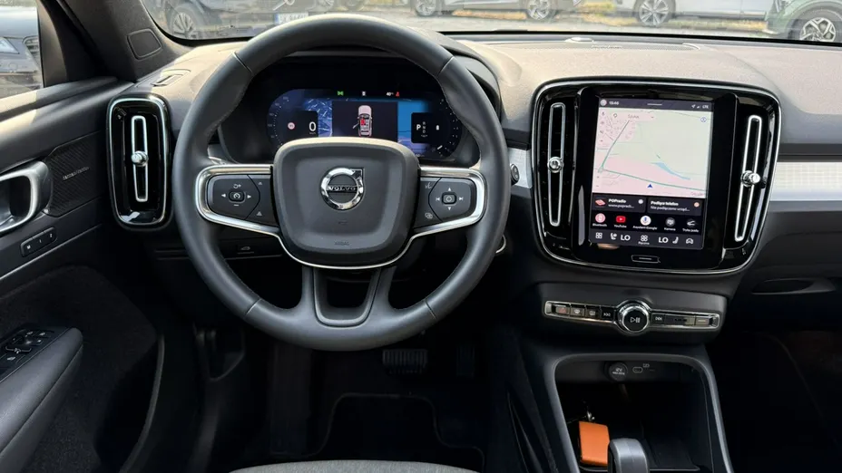VOLVO XC40 -
