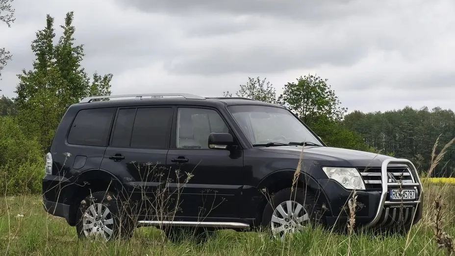 MITSUBISHI Pajero -