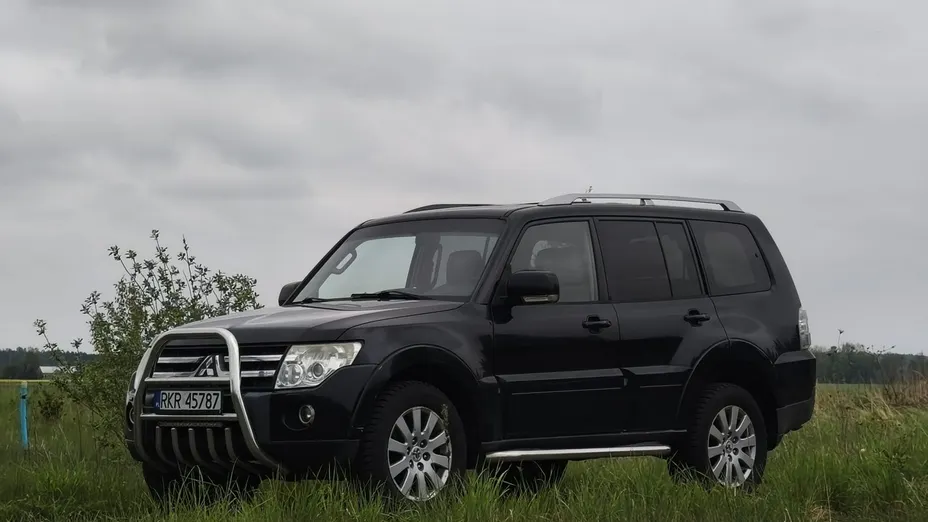 MITSUBISHI Pajero -
