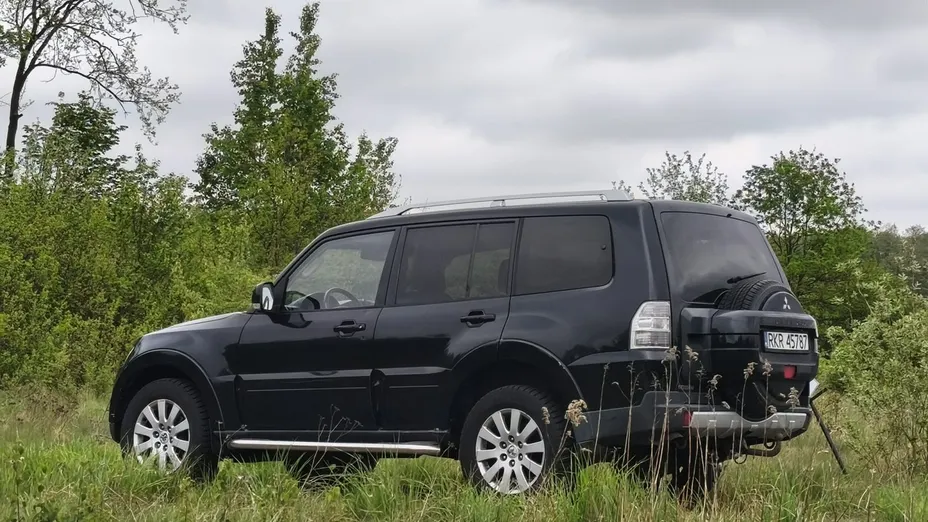 MITSUBISHI Pajero -