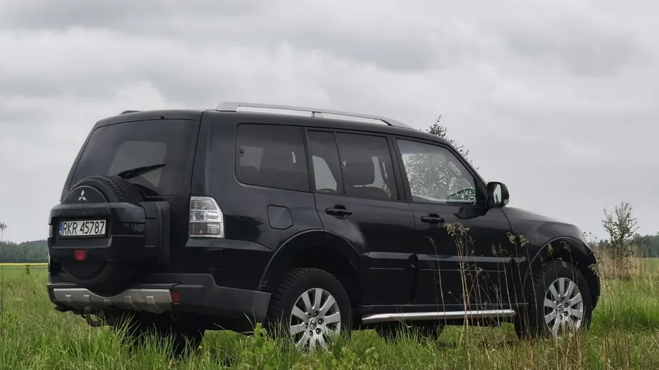 MITSUBISHI Pajero -