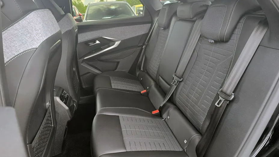 PEUGEOT 3008 -