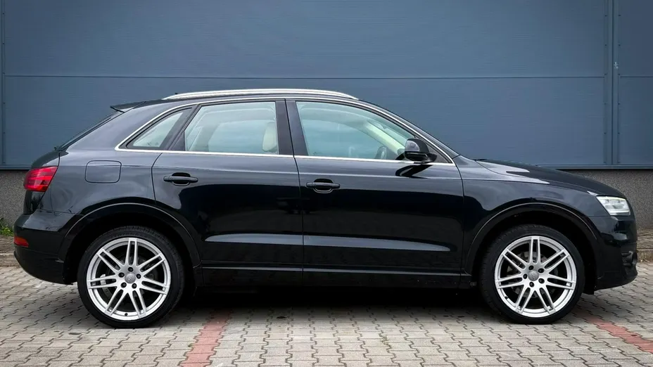 AUDI Q3 -