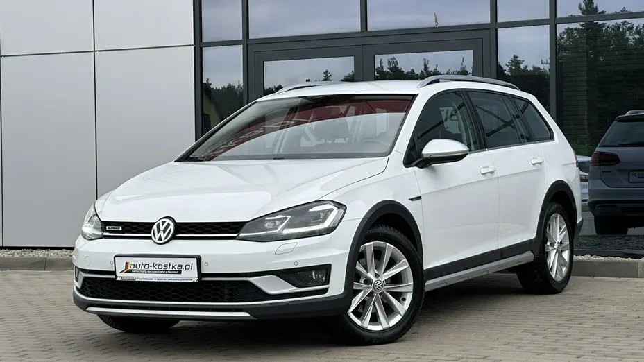 VOLKSWAGEN Golf -
