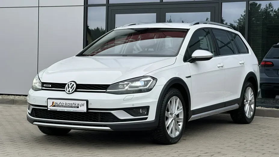 VOLKSWAGEN Golf -
