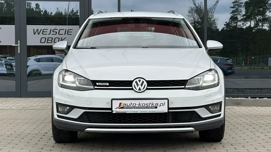 VOLKSWAGEN Golf -