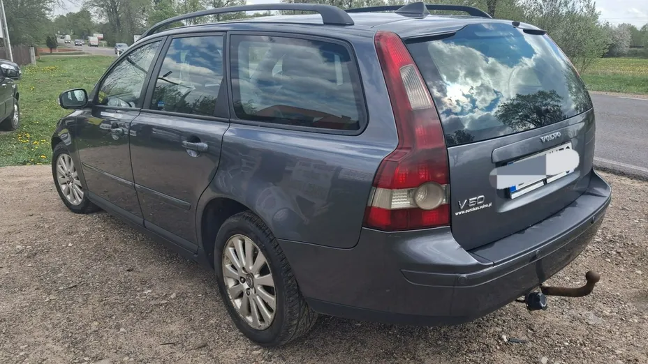 VOLVO V50 -
