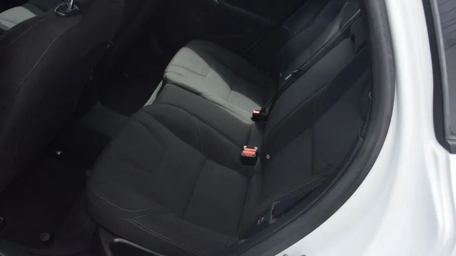 VOLVO V40 -