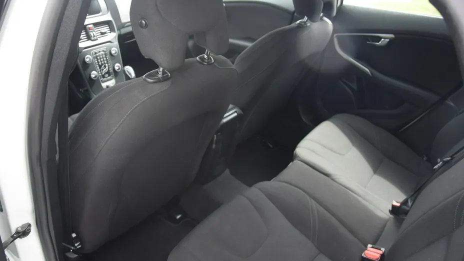 VOLVO V40 -