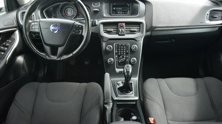 VOLVO V40 -