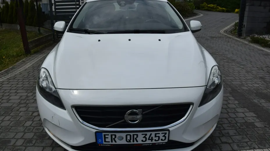 VOLVO V40 -