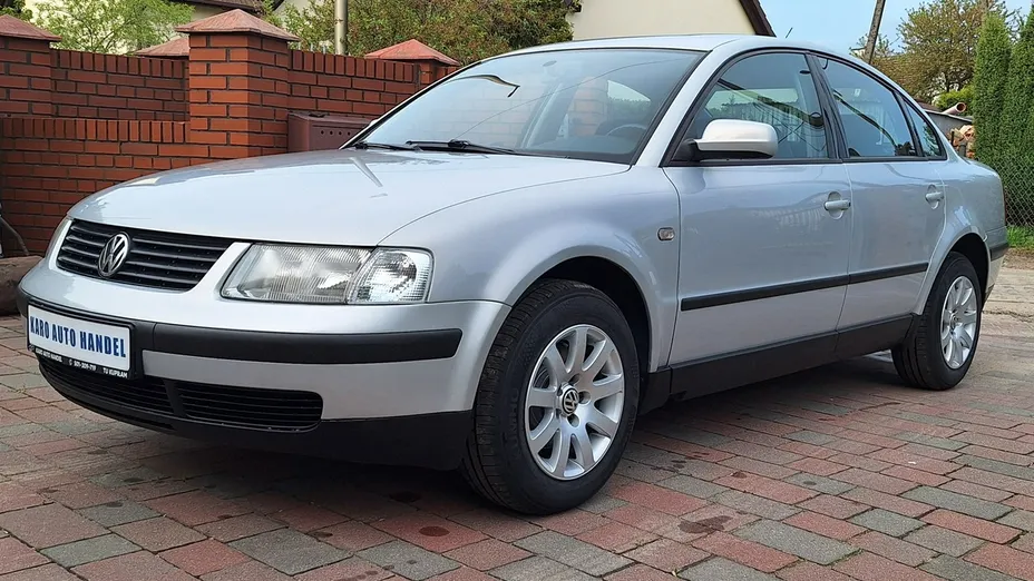 VOLKSWAGEN Passat -