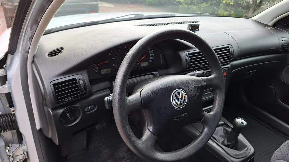VOLKSWAGEN Passat -