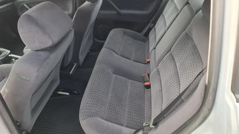 VOLKSWAGEN Passat -