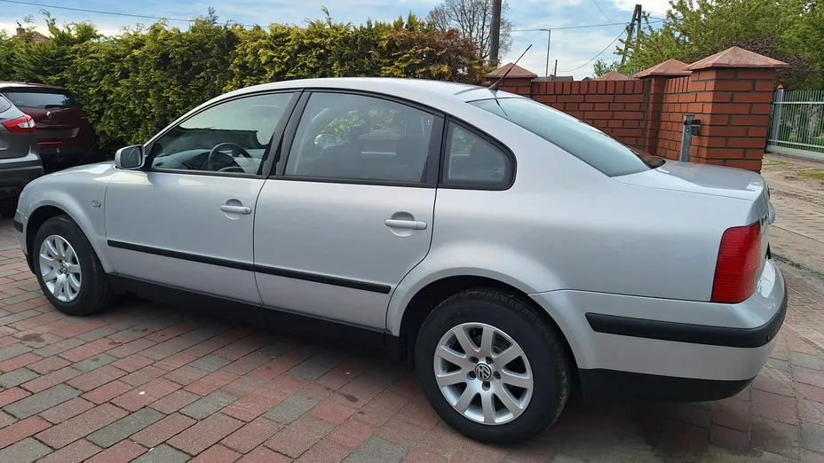 VOLKSWAGEN Passat -