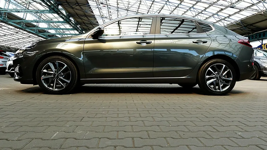 HYUNDAI i30 -